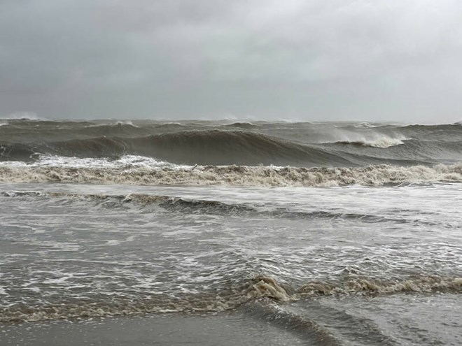 Bão số 13 vào sâu Gia Lai và Đắk Lắk, nhiều nhà sập và cây lớn bật gốc