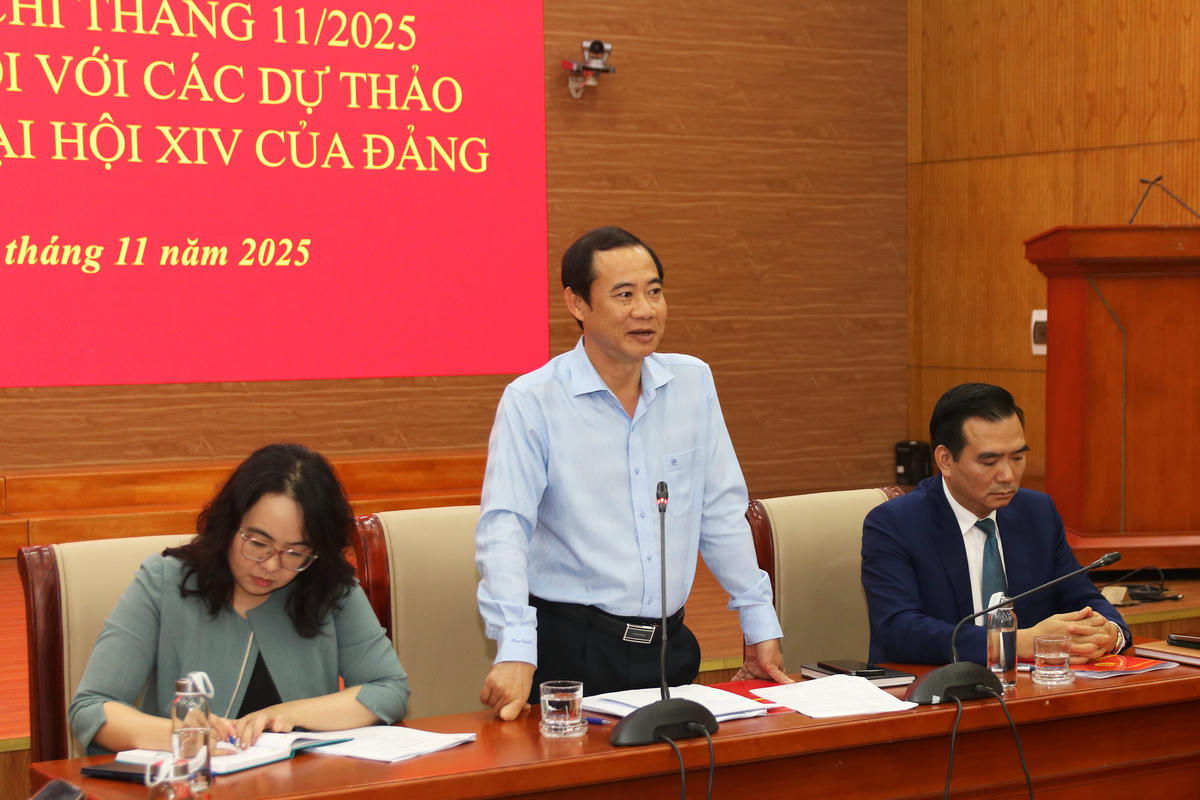 Mr. Nguyen Thai Hoc - Deputy Secretary of the Party Committee of the Vietnam Fatherland Front and Central Trade Unions spoke at the press conference. Photo: Tien Dat