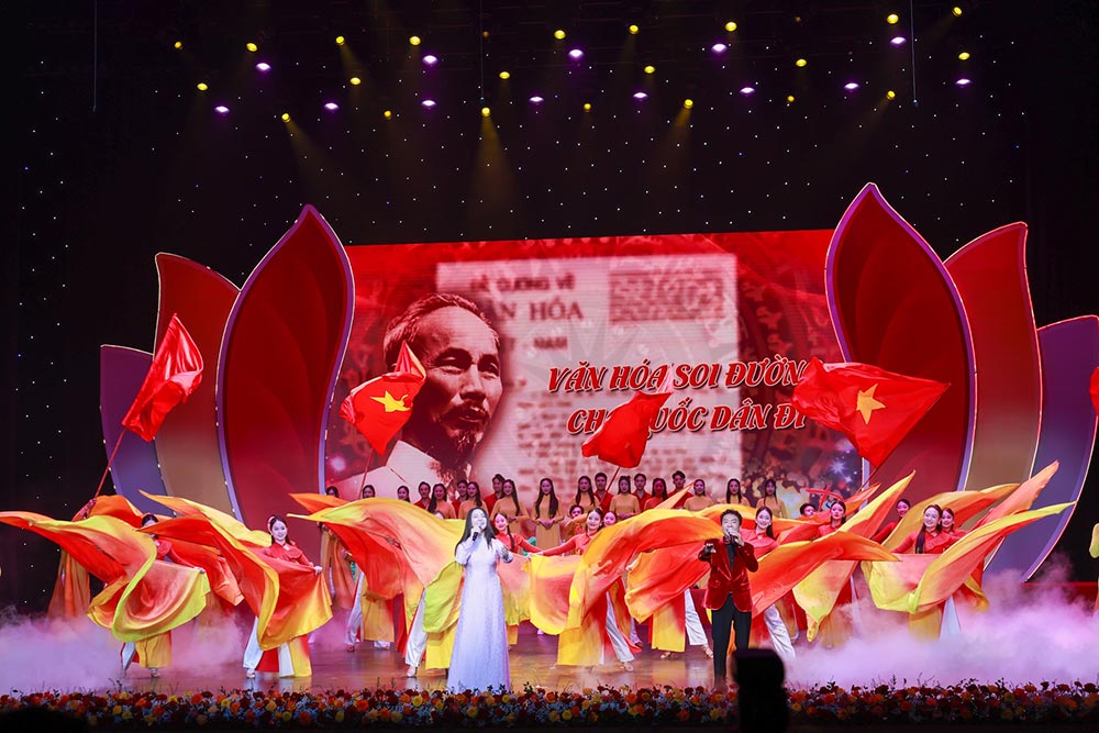 Giai thuong nay duoc xem nhu bieu trung cho “suc manh mem” cua van hoa - suc manh cham den trai tim, khoi day khat vong va khang dinh tinh than Viet Nam trong thoi dai moi. Anh: Hai Nguyen