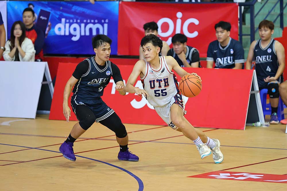 Cac tran dau dien ra ngay sau le khai mac. Anh: Ban to chuc