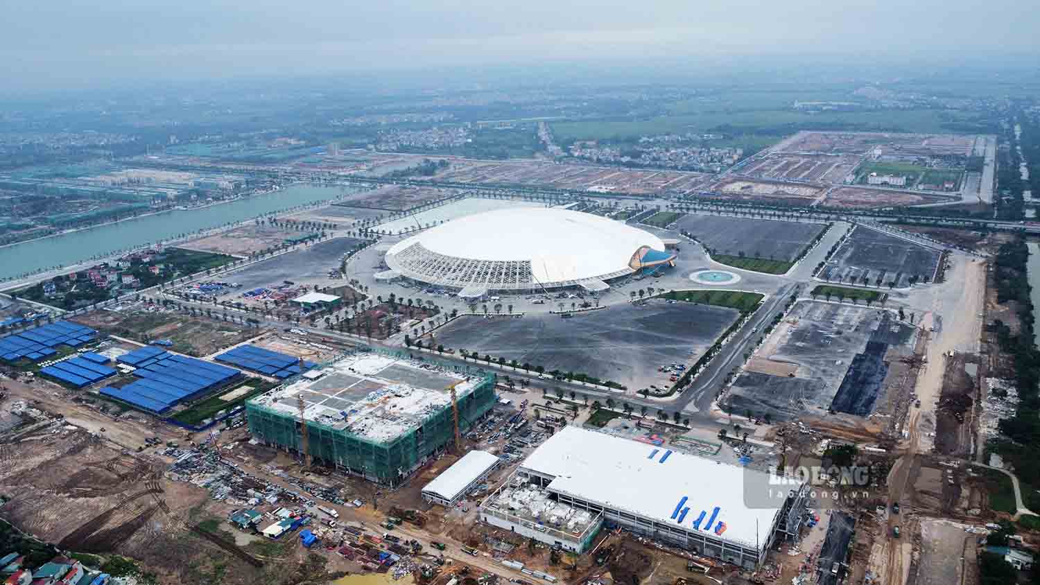 Ngoai viec gia dat tang theo cac du an lon duoc trien khai thi co viec lam gia cua mot bo phan moi gioi, dau co bat dong san. Anh: Nguyen Tung.