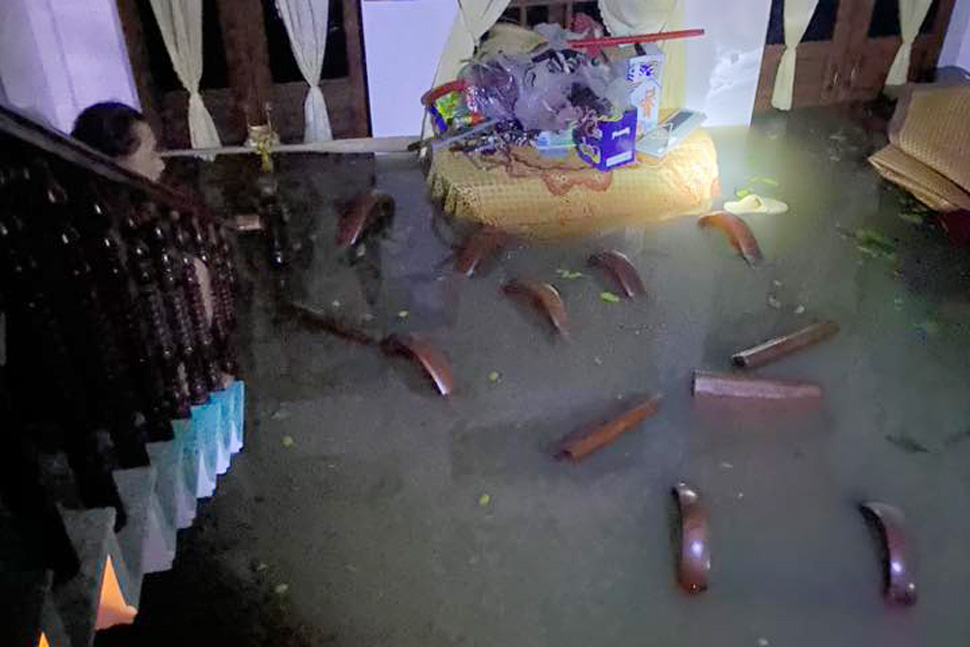 Nuoc ngap nha dan o thon Vinh Quang 2 (xa Tuy Phuoc Dong). Anh: Hoai Phuong