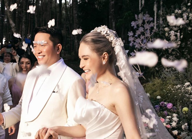 Vo chong Doan Di Bang. Anh: Nghe si cung cap