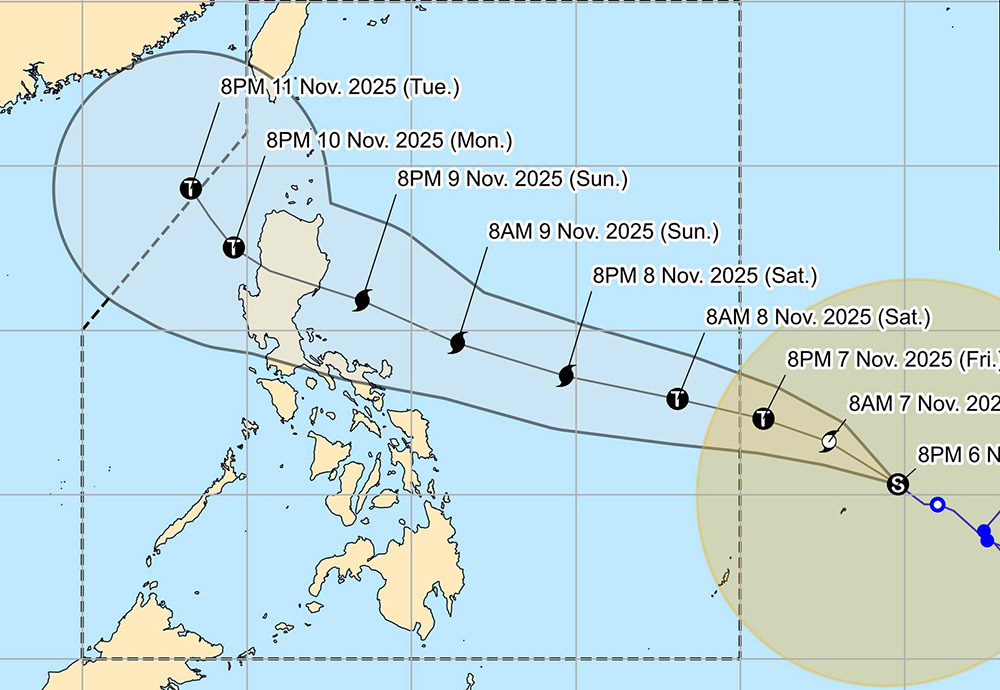 Du bao duong di va vung do bo dau tien cua bao Fung-wong sap manh len thanh sieu bao, vao Bien Dong vao dau tuan toi thanh bao so 14. Anh: Pagasa