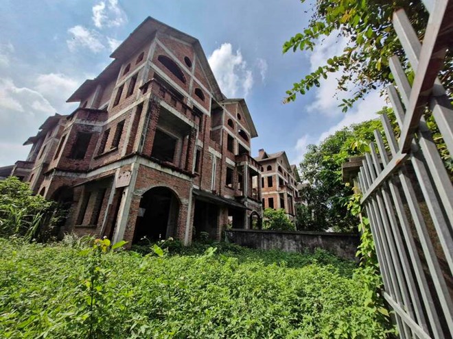 Hang loat bat dong san gia tri nhieu chuc ti dong roi canh hoang hoa. Anh: Minh Anh.