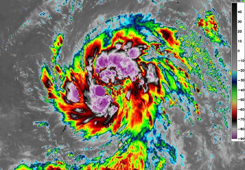 Typhoon Fung-wong, the predecessor of Typhoon No. 14, at 4:00 a.m. on November 7. Photo: Weathererds.org