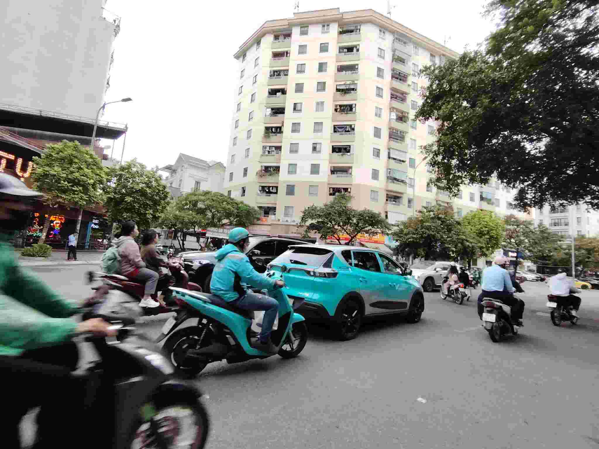 The world trend is gradually shifting to electric vehicles. Photo: Xuyen Dong