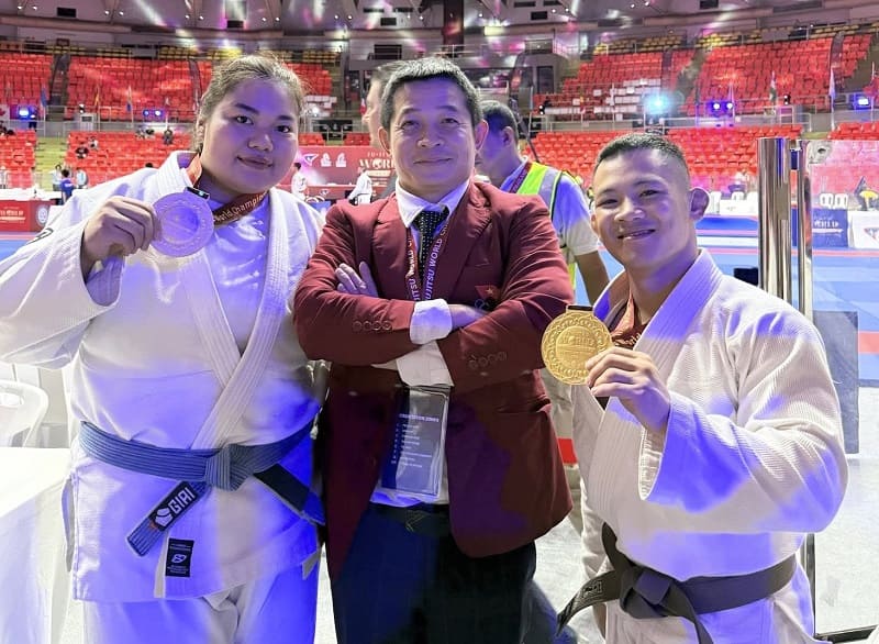 Les boxeurs Dao Hong Son et Nguyen Thi Thanh Truc ont remporte des medailles au tournoi mondial de jujitsu 2025. Photo de : Bui Dinh Tien