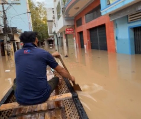 Floodwaters after storm No. 13 in Dong Xuan commune, Dak Lak province. Photo: Provided by the people