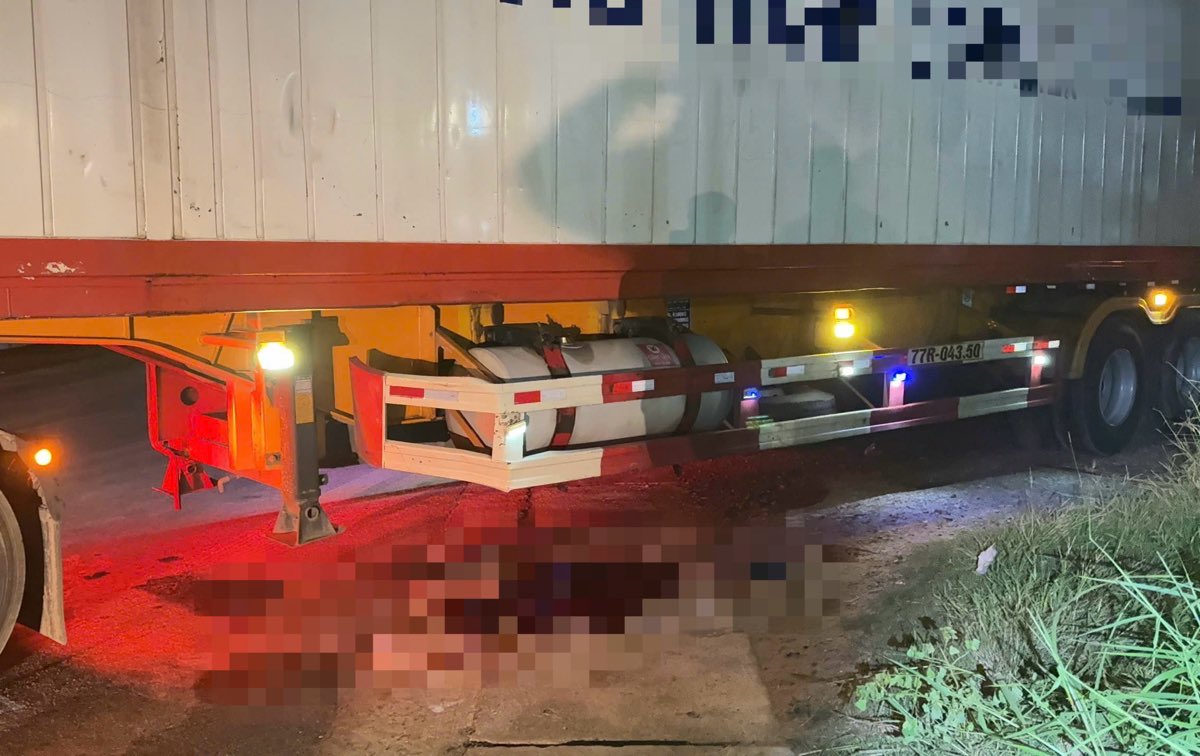 Vi tri xe may nam duoi gam xe dau keo. Anh: Duy Tuan