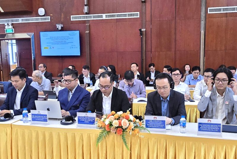 Cac dai bieu nuoc ngoai tham du Dien dan Nang luong sach Viet Nam lan thu 5. Anh: Nam Duong