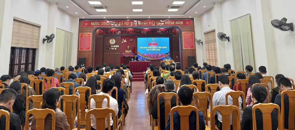 The Quang Tri Provincial Federation of Labor assigned grassroots trade unions to deploy tasks for the fourth quarter. Photo: Quang Tri Trade Union