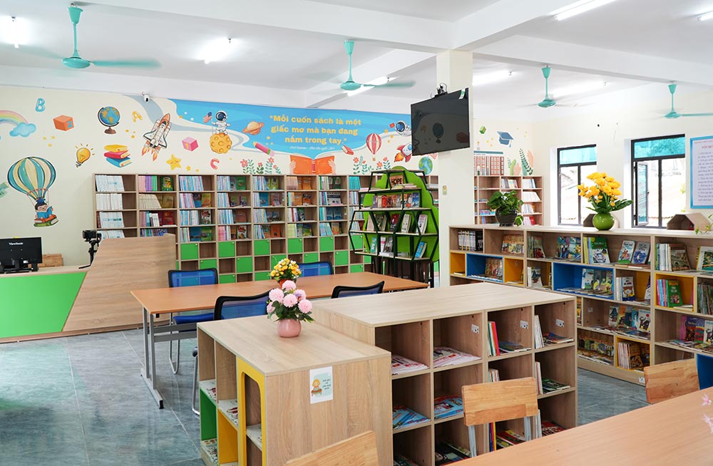 Tong kinh phi du an hon 1,73 ti dong, trong do 1,43 ti dong do Quy Hy Vong, Cau lac bo Ha Noi cua cuu du hoc sinh Viet Nam tai My (VUSAC), Cong ty Co phan hang khong Vietjet (Vietjet Air), Cau lac bo Rotary Vietnam tai tro, con lai do dia phuong doi ung.