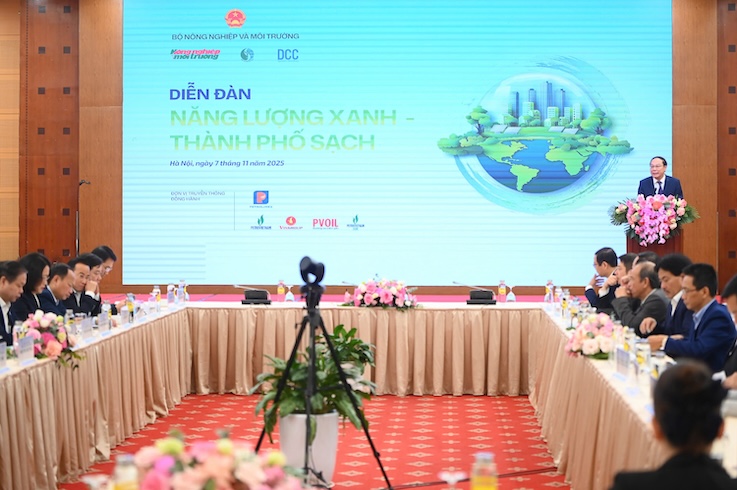 Theo Thu truong Le Cong Thanh, viec phat trien nang luong xanh khong chi gop phan giam phat thai, bao dam an ninh nang luong, ma con mo ra huong di ben vung cho cac do thi lon. Anh: Tung Dinh.