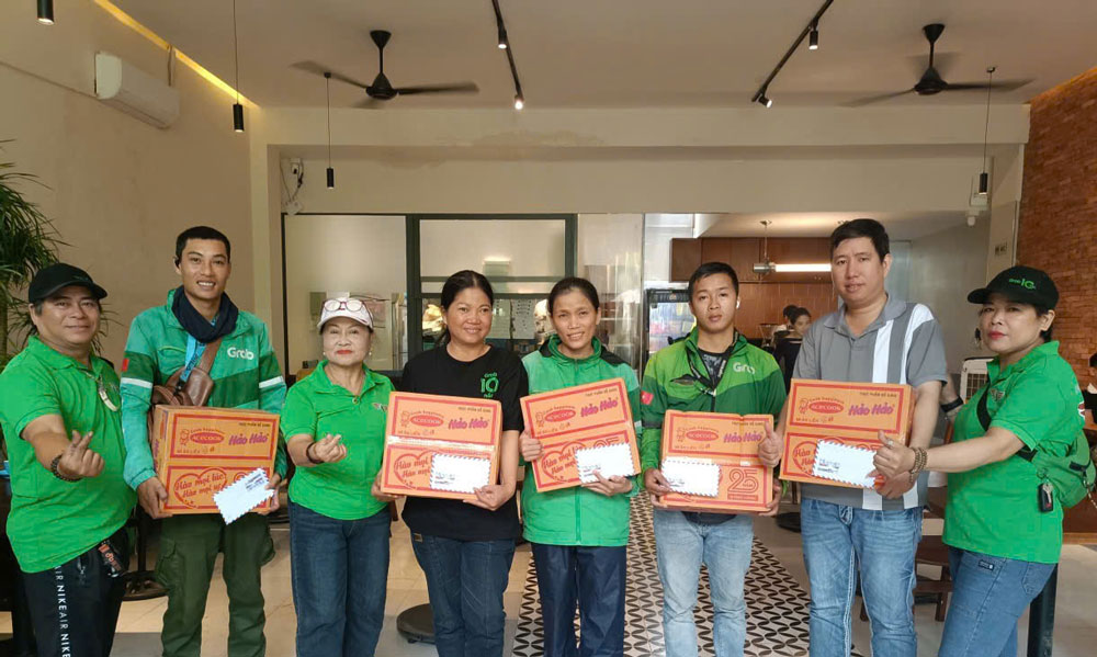 The Grab Technology Drivers Union of Da Nang City supports union members in difficulty due to floods. Photo: Da Nang Trade Union
