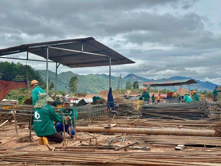 Truong Noi tru Lien cap Tieu hoc, Trung hoc co so xa Si Pa Phin - ngoi truong dau tien trong chu truong xay dung 248 truong lien cap vung bien da hoan thanh 50% ke hoach du moi khoi cong duoc 3 thang.