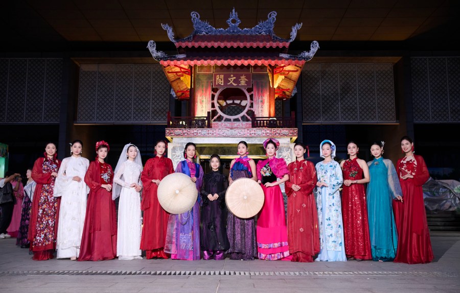 The collection "Nguyet Lua Phon Hoa" by designer Quyen Nguyen. Photo: Character provided