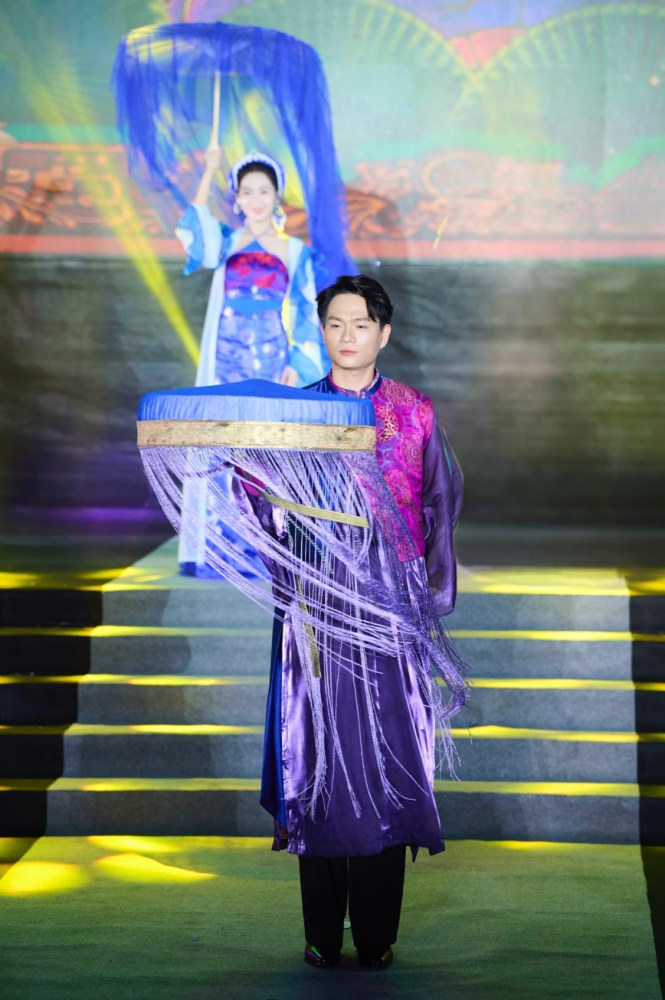 Ca si Tuan Cry bieu dien tai show dien. Anh: Nhan vat cung cap