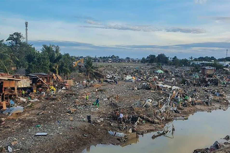 Anh chup ngay 6.11 cho thay muc do thiet hai tai tinh Cebu (Philippines) khi bao so 13 Kalmaegi quet qua. Anh: Xinhua