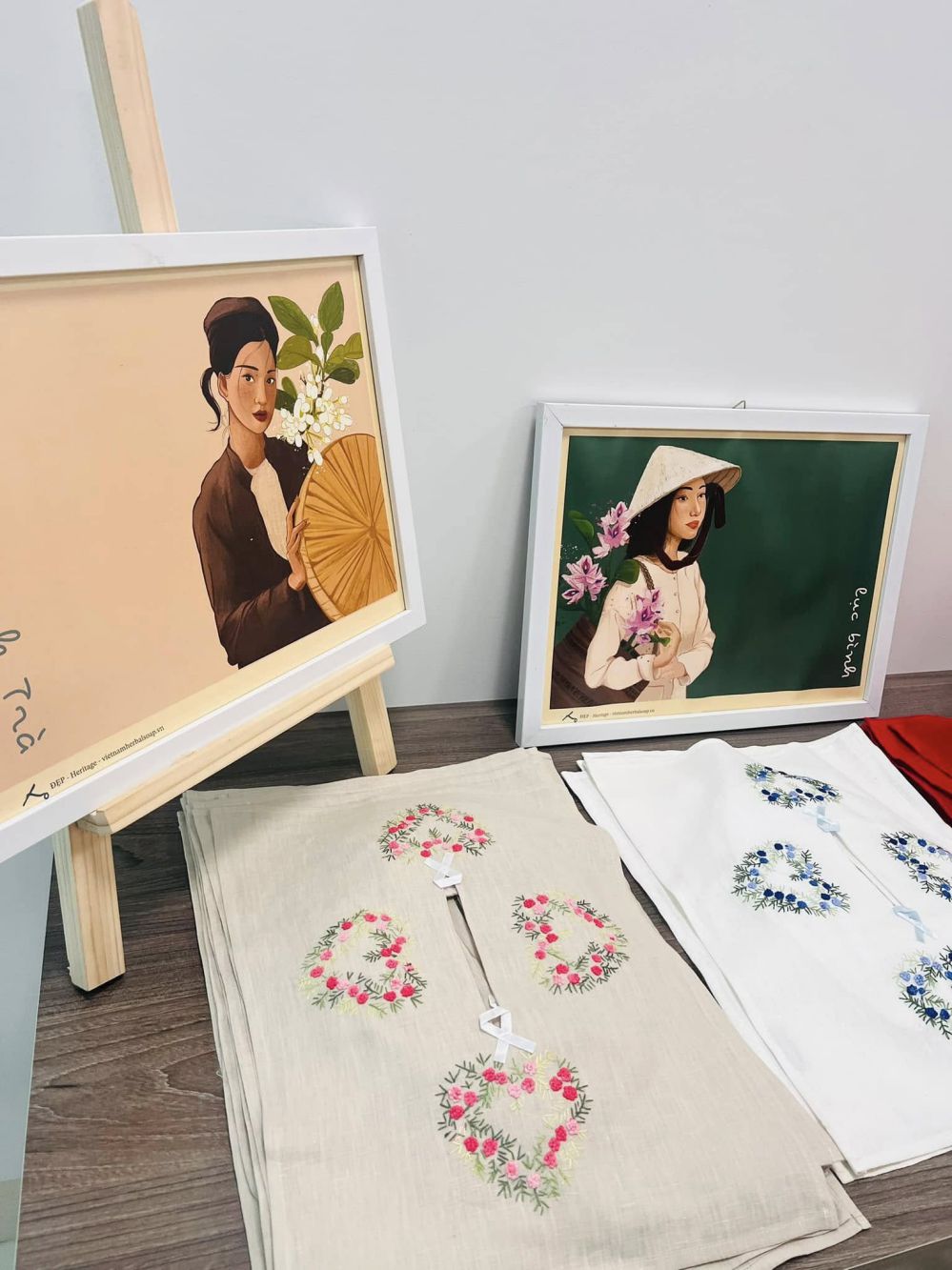 Cac san pham theu ren thu cong rat ti mi va ky cong. Anh: Nhan vat cung cap