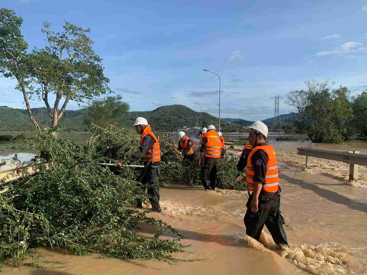 Mua lu van dang dien bien phuc tap tai dia phuong. Anh: Cong an cung cap