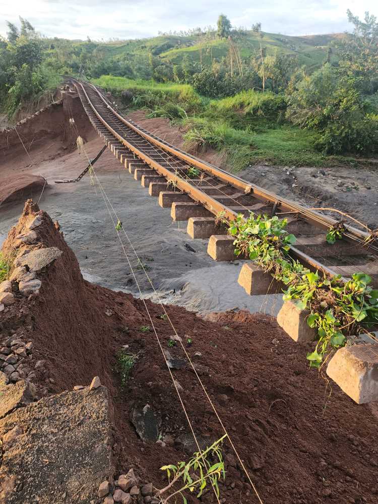 Nuoc cuon vao sau khu vuc duong sat 9-10m. Anh: Duong sat Viet Nam