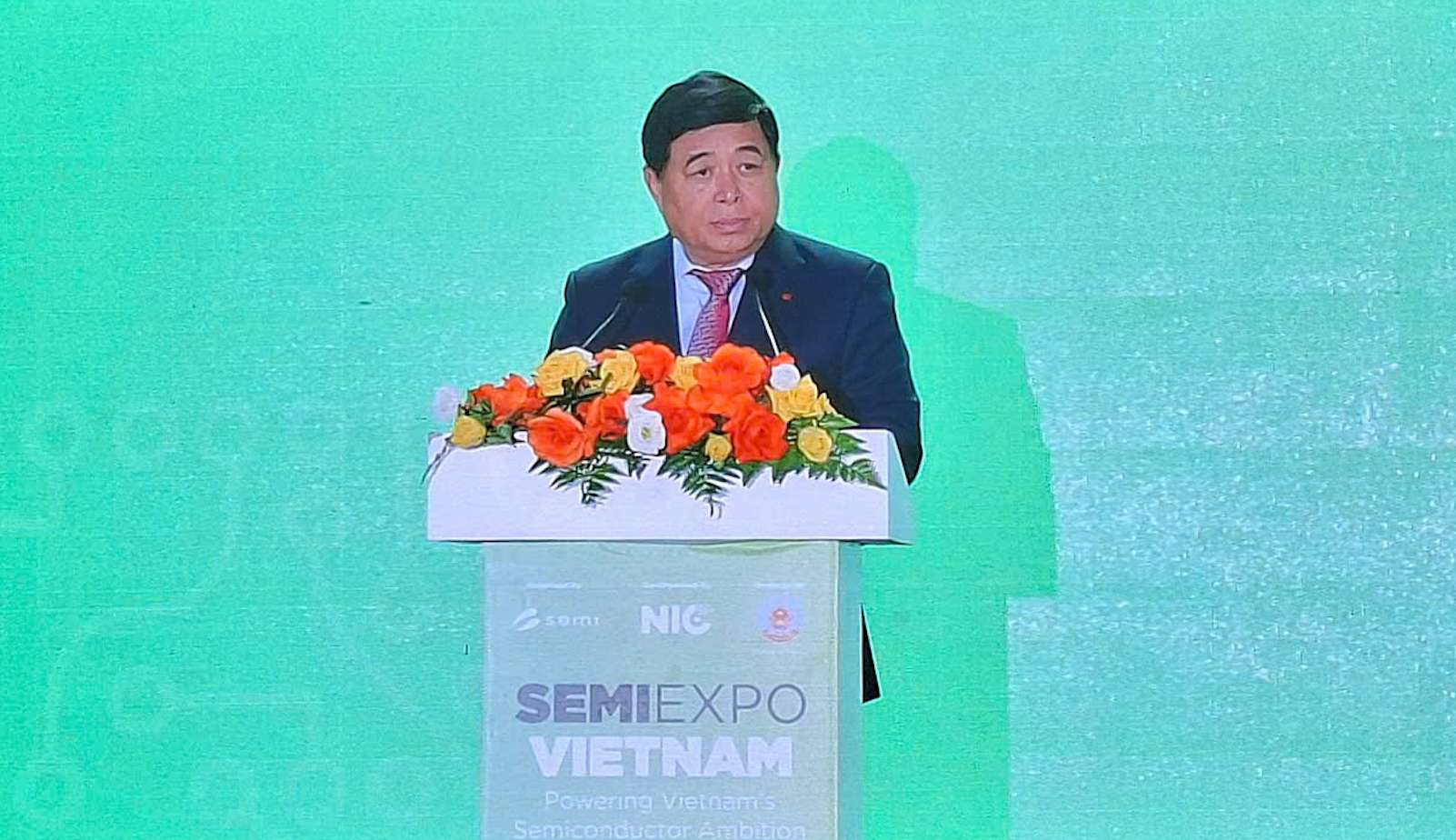 Deputy Prime Minister Nguyen Chi Dung attended and gave a speech at SEMIExpo Vietnam 2025. Photo: Tuyet Lan