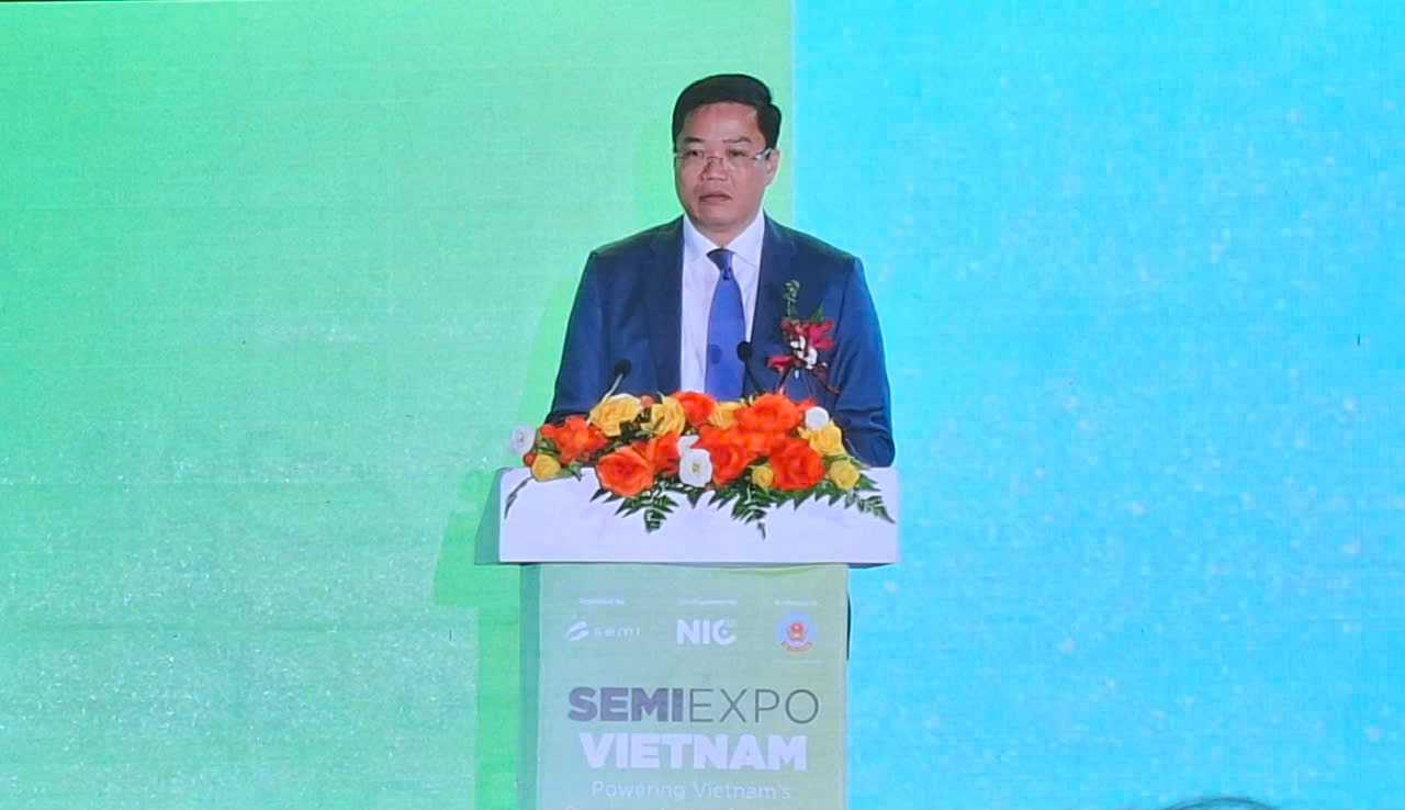 Theo Thu truong Nguyen Duc Tam, Viet Nam dang tro thanh diem den day hua hen cho cac nha dau tu trong linh vuc ban dan. Anh: Tuyet Lan