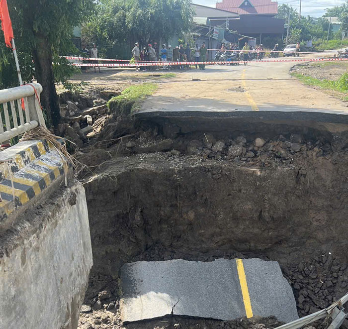 Can thoi gian va nguon kinh phi de khac phuc su co cau duong sau bao. Anh: Thanh Tuan