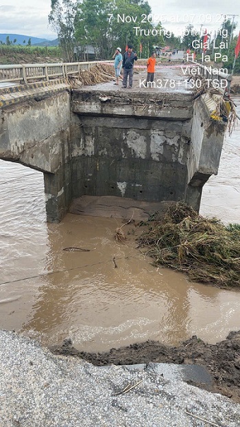 Thiet hai tu bao so 13. Anh: Cuc Duong bo Viet Nam