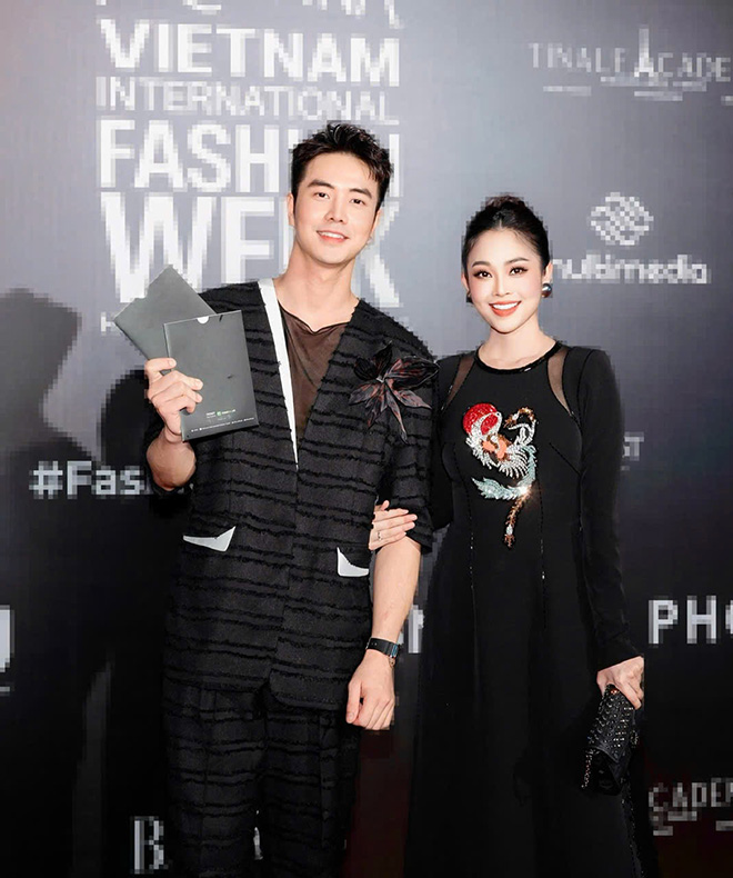 Ngoai doi thuong, nam dien vien co hon nhan em dem ben ba xa MC Thuy Linh. Anh: Nghe si cung cap