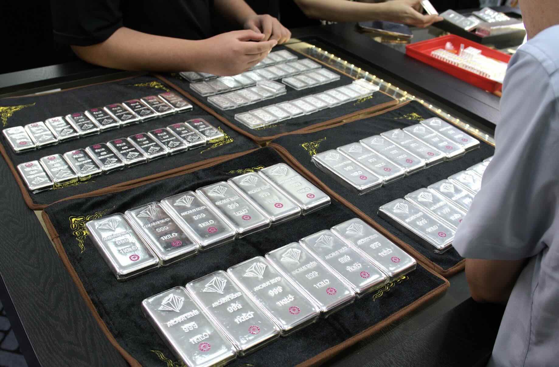 Bac thoi, bac mieng tich tru la nhung mat hang duoc nhieu nguoi ua chuong. Anh: Phuong Anh