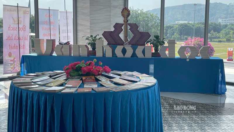 Nhieu chung loai sach giup ban doc de tiep can, tim hieu va nghien cuu hon ve cac linh vuc. Anh: Dinh Dai