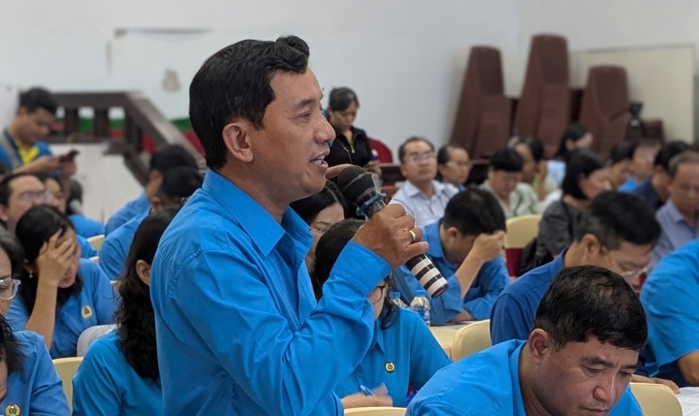 Dai bieu Huynh Van Tuan phat bieu gop y ve cong tac dao tao, boi duong can bo cong doan co so trong nhiem ky moi. Ảnh: Anh Tu