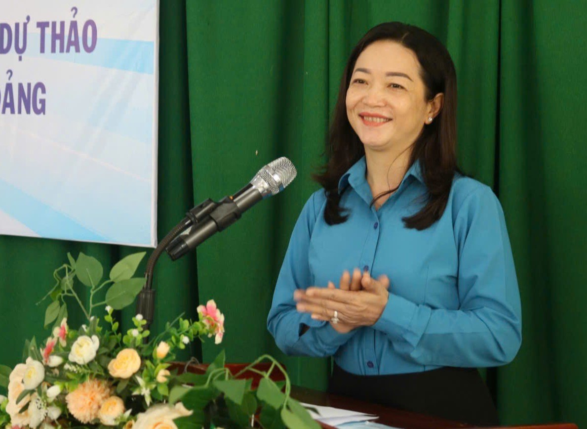 Ba Tran Tu Nhien – Pho Chu tich LDLD TP Can Tho phat bieu tai hoi nghi. Anh: Van Nhanh