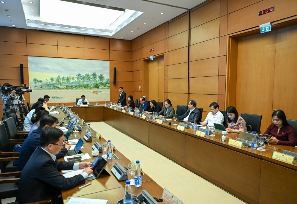 Phien thao tai to 11 cua Quoc hoi (Doan Can Tho, Dien Bien). Anh: Pham Dong