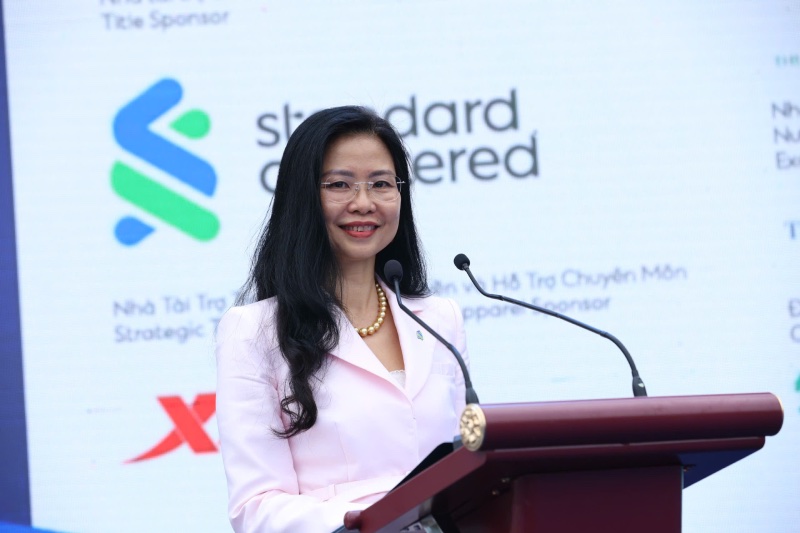 Ba Nguyen Thuy Hanh phat bieu tai le khai mac giai marathon quoc te Di san Ha Noi. Anh: MDH