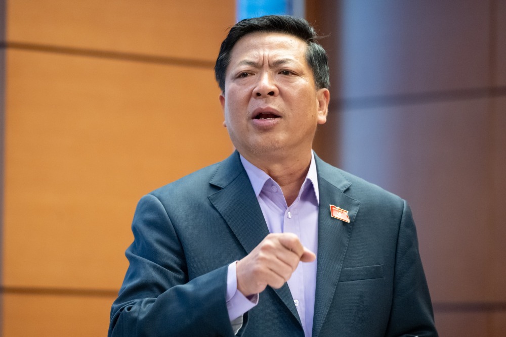  Bo truong Bo Xay dung Tran Hong Minh phat bieu tai to ve du an Luat Quy hoach sua doi. Anh: Pham Dong