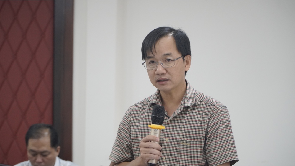 Dai dien So GD&DT An Giang thong tin vu viec thay giao dan hoc sinh vao nha nghi o phuong Long Xuyen. Anh: Nguyen Anh