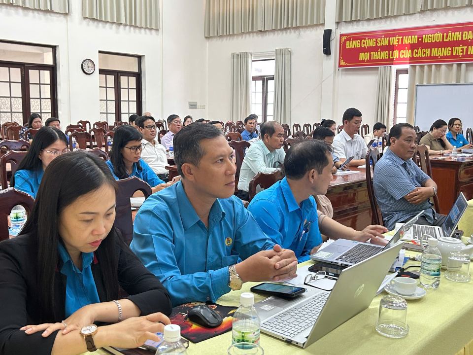 Cac dai bieu tham du hoi nghi. Anh: Cam Tu