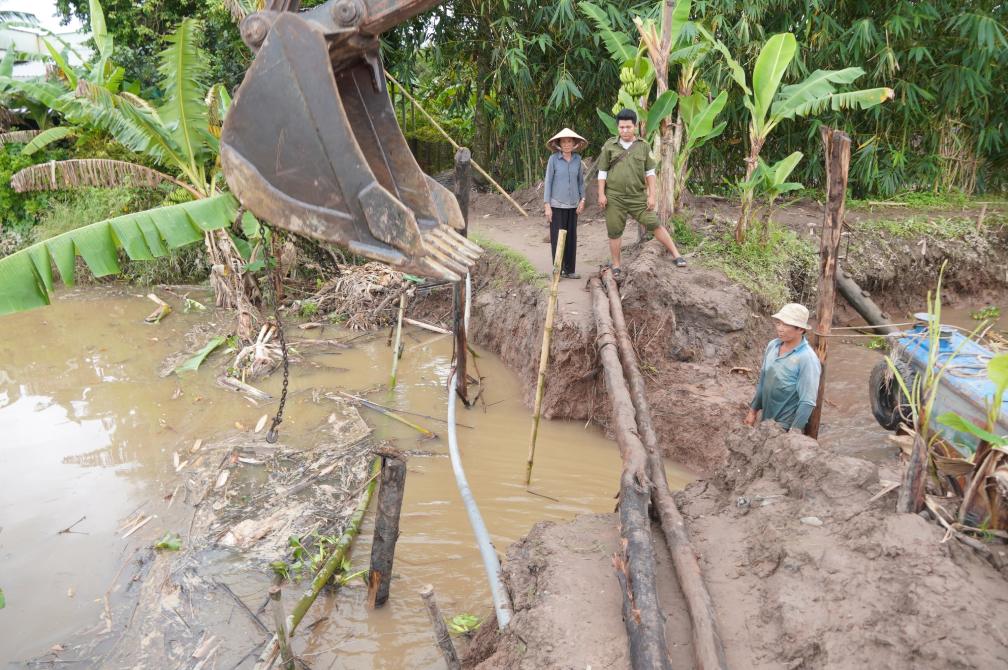 Khac phuc su co vo de bao o Con Son (TP Can Tho). Anh: Ta Quang