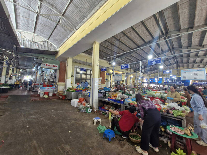 Mot goc cua cho truyen thong An Hai Dong (Da Nang). Anh: Thu Giang