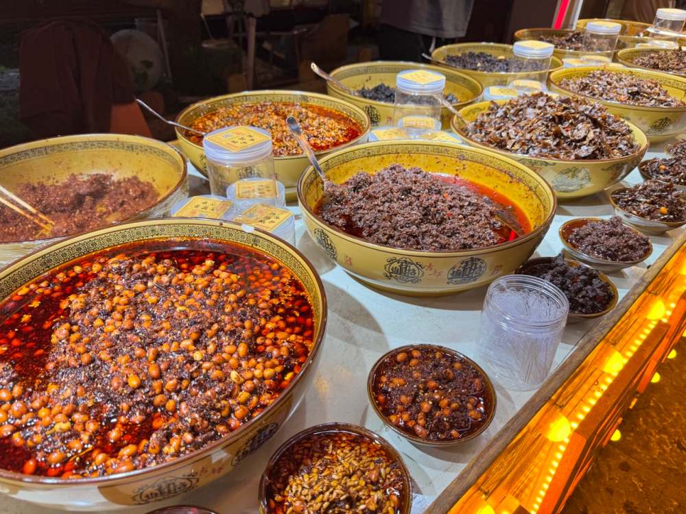 Am thuc duong pho Trung Quoc la mot me cung huong vi khong lo.