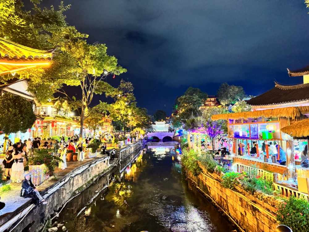 Buoi toi o Le Giang mang den vo so hoat dong giai tri va thu gian cho du khach.