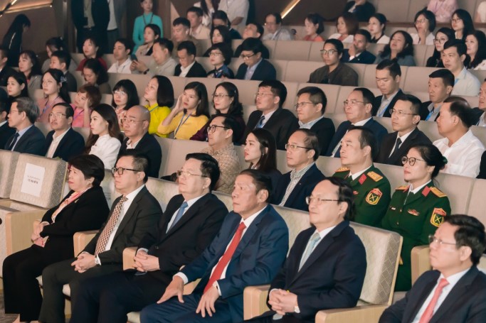 Deputy Prime Minister Mai Van Chinh, Minister of Culture, Sports and Tourism Nguyen Van Hung and delegates attended the Ceremony.