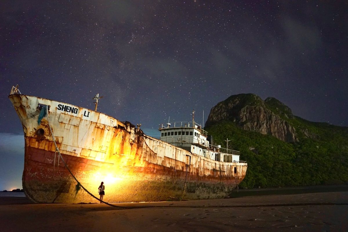 The Sheng Li ship in Con Dao used to be a check-in destination attracting tourists. Photo: Manh Cuong