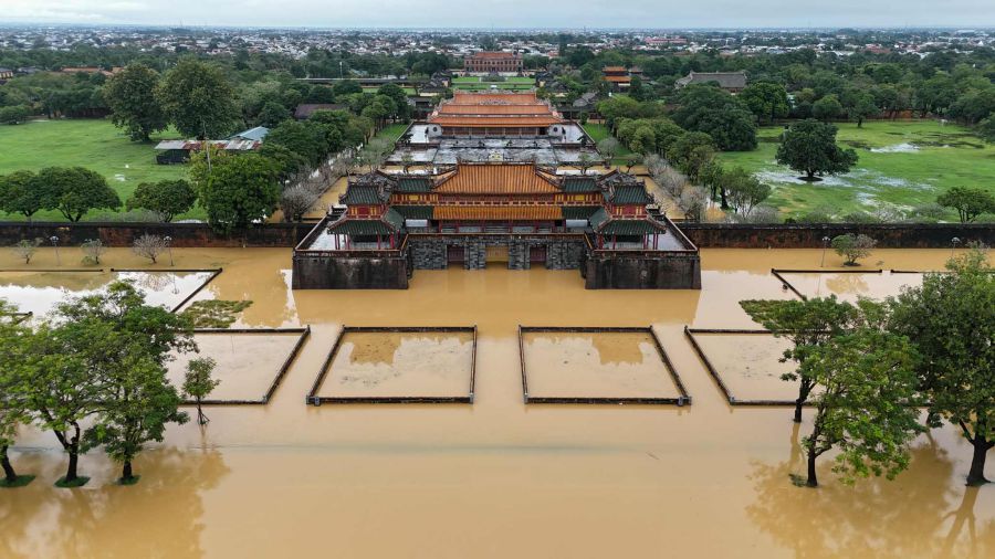 11 月 3 日に記録されたゴモン広場 (フエ) の画像。写真: Quang An