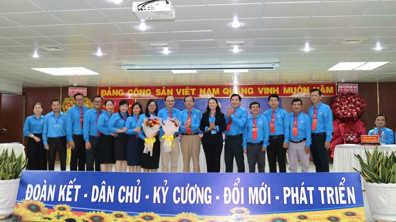 Ban Chap hanh CDCS Benh vien khoa moi ra mat Dai hoi. Anh: LDLD TP Can Tho