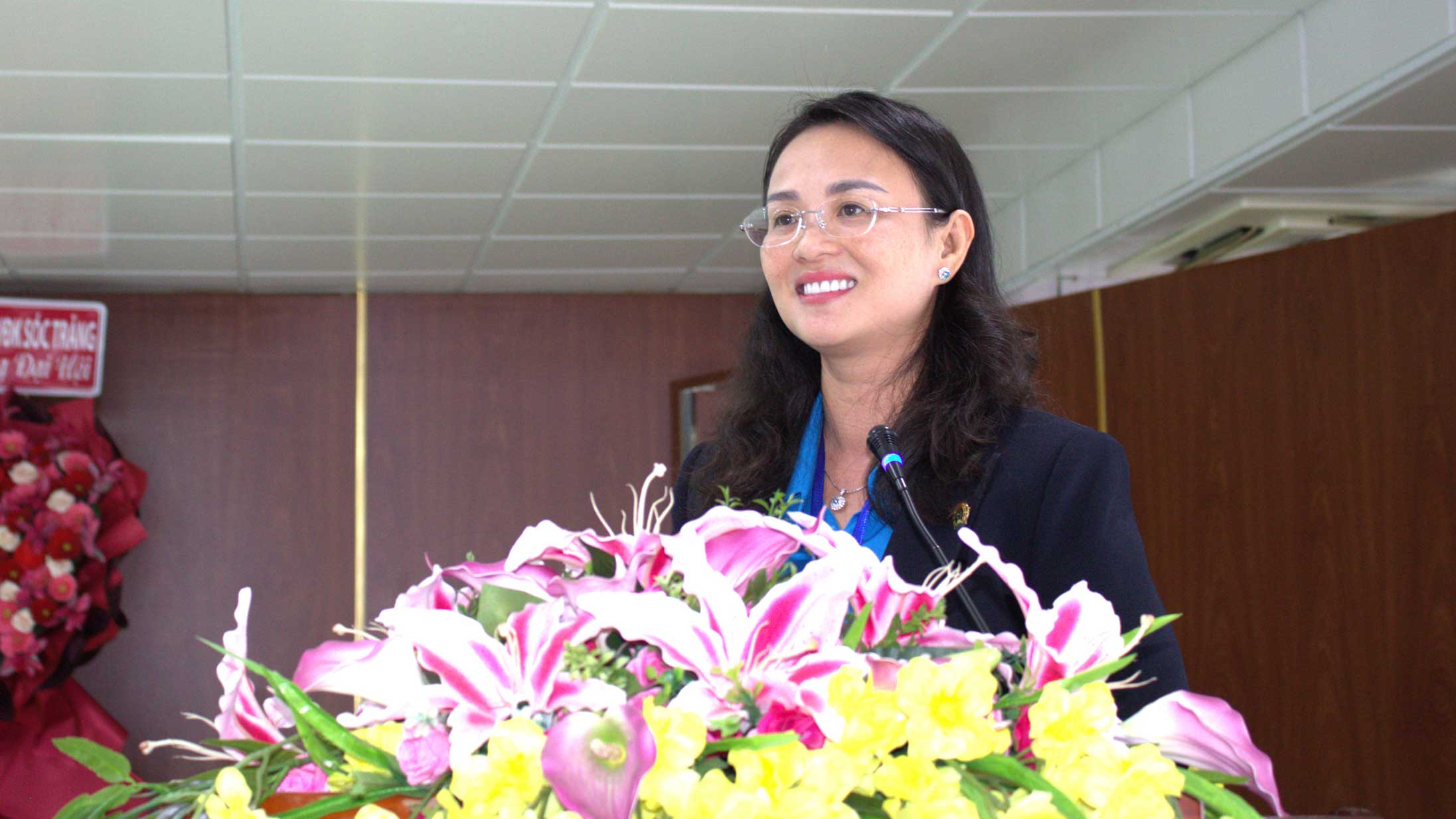 ba Le Thi Suong Mai - Uy vien Ban Chap hanh Tong LDLD Viet Nam, Thanh uy vien, Pho Chu tich Uy ban MTTQ Viet Nam thanh pho, Chu tich LDLD TP Can Tho – phat bieu tai Dai hoi. Anh: LDLD TP Can Tho