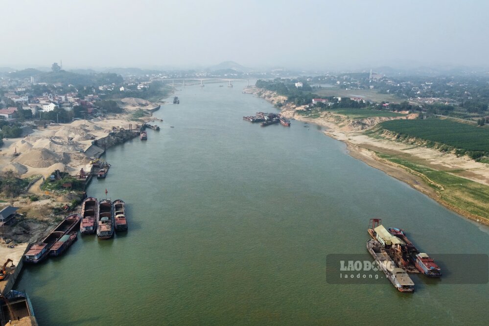 Lo River, the section passing through Phu Tho province. Photo: To Cong.
